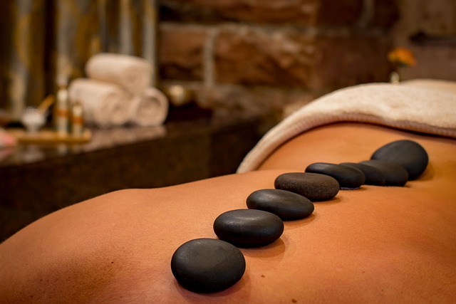 Hot-Stone-Massage (ca. 50 Minuten)